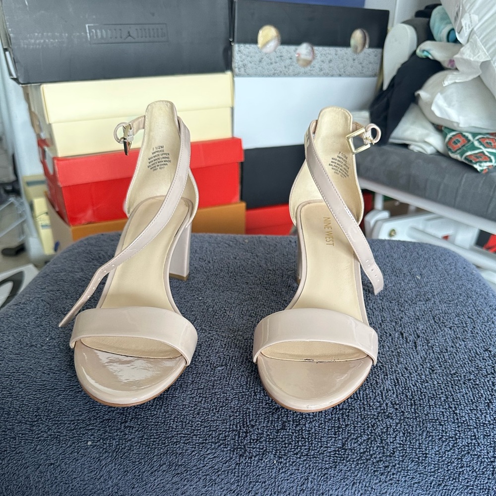 Nine West Open Toe Block Heel Patent Nude 7.5